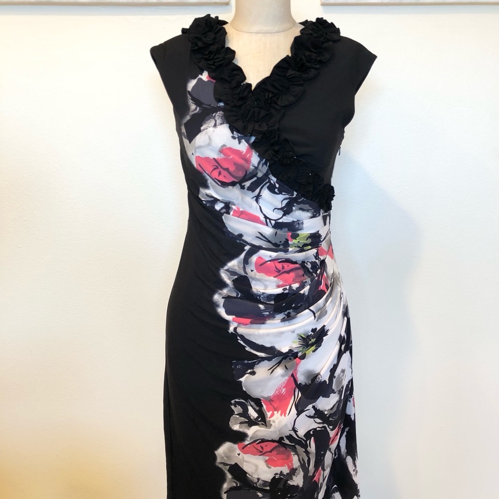 Beautiful Maggy London Size 4 Ruffle V-Neck. Ruched side. Abstract Floral Design